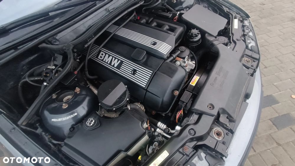 BMW Seria 3 320i - 15