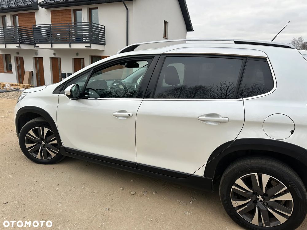 Peugeot 2008 PureTech 110 GPF EAT6 Black Edition - 13