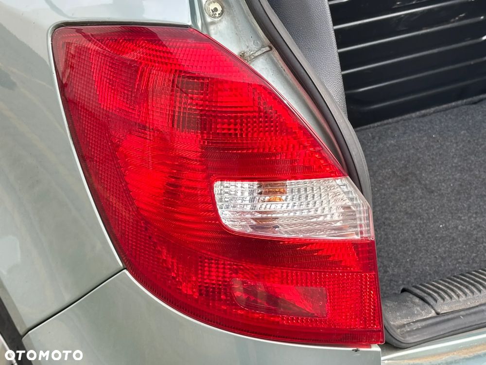 SKODA FABIA II 1.2 benzyna 07- Lampa lewa tył tylna HB-5 DRZWI - 2
