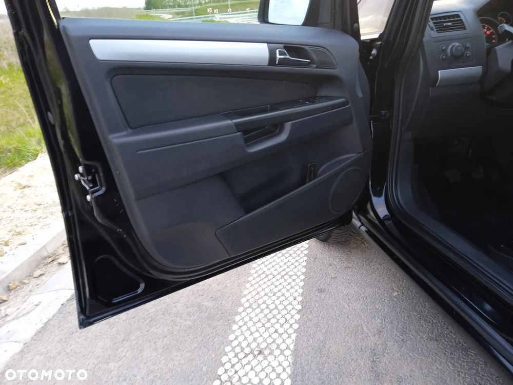 Opel Zafira 1.6 Enjoy - 24