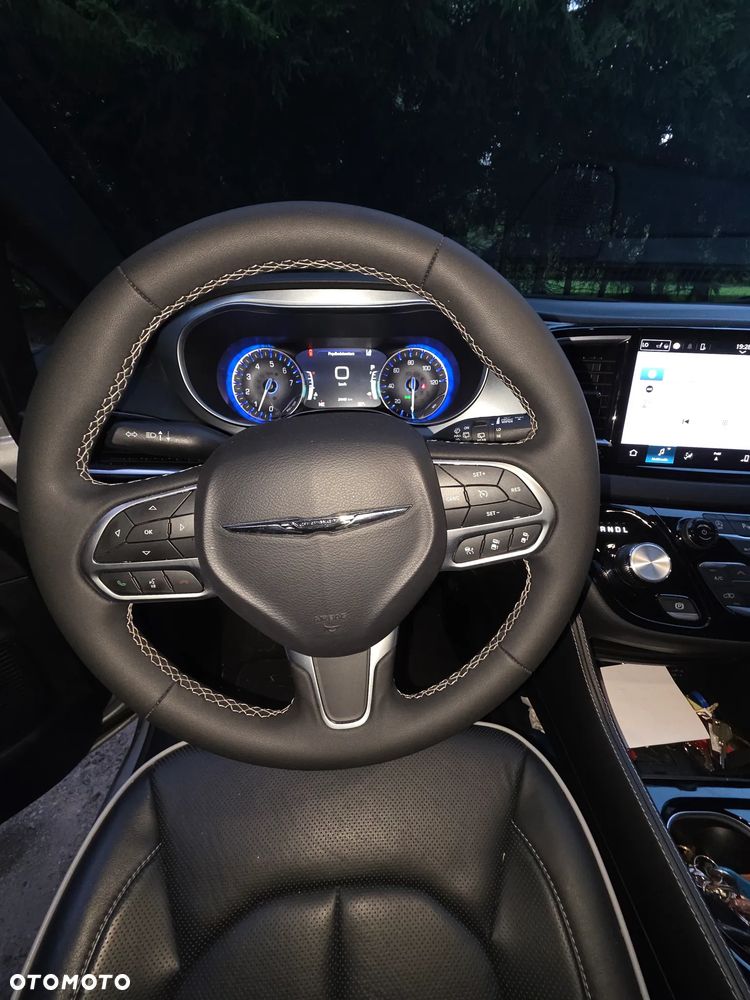 Chrysler Pacifica - 17