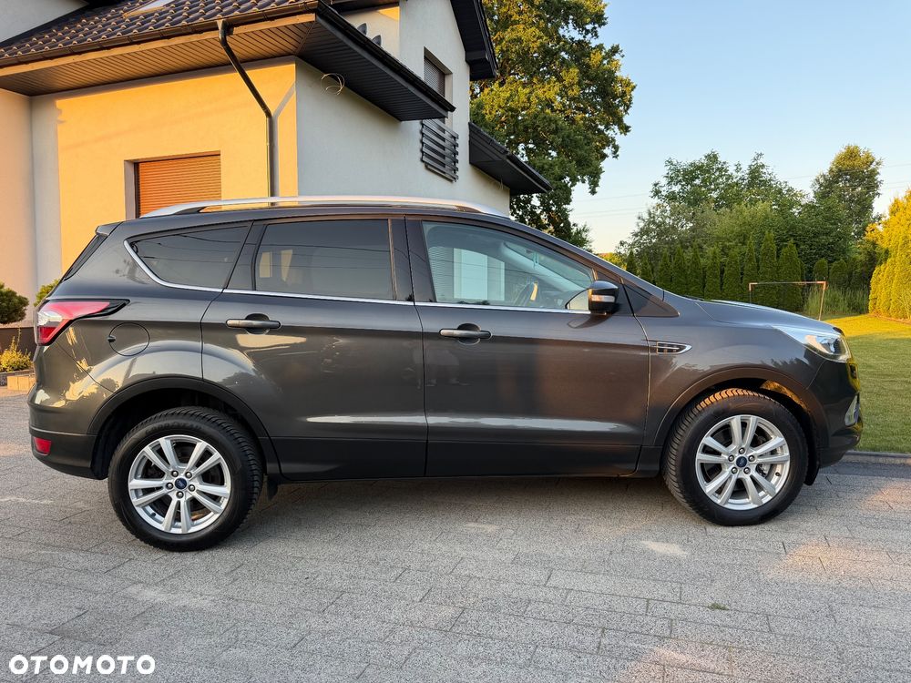 Ford Kuga 2.0 TDCi 2x4 Titanium - 4