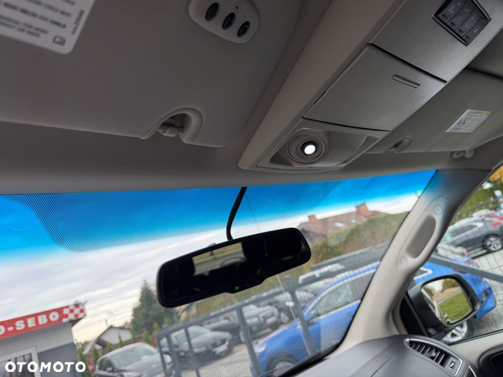 Chrysler Town & Country - 35
