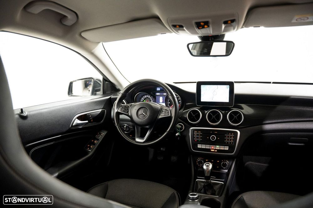 Mercedes-Benz CLA 180 d Shooting Brake - 4