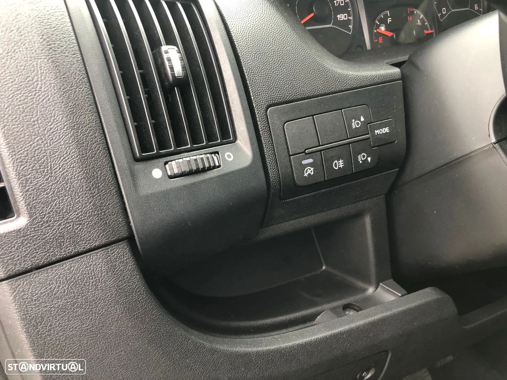 Peugeot Boxer 2.2 BlueHDi L2H2 Premium 140cv IVA / GARANTIA MARCA - 18
