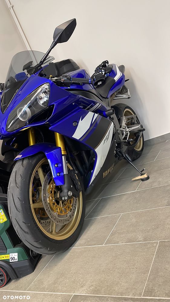 Yamaha R1 - 26