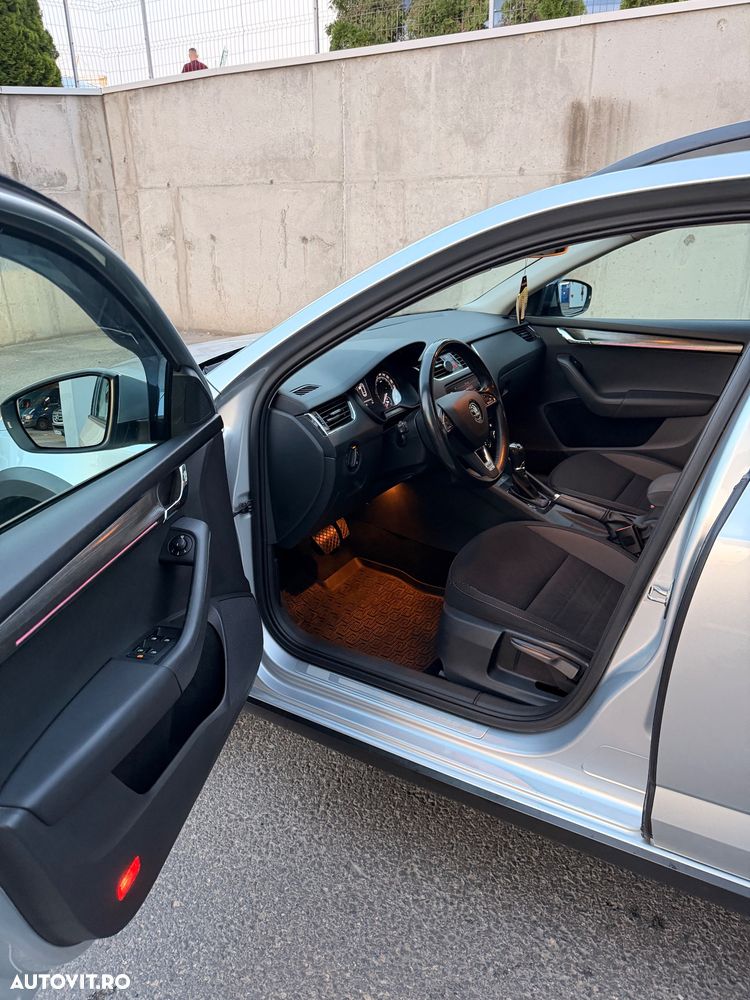 Skoda Octavia 2.0 TDI DSG 4X4 Style - 14