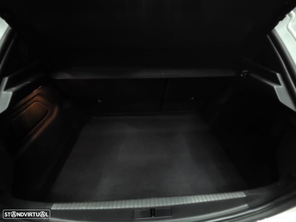 Peugeot e-208 Active Pack - 37
