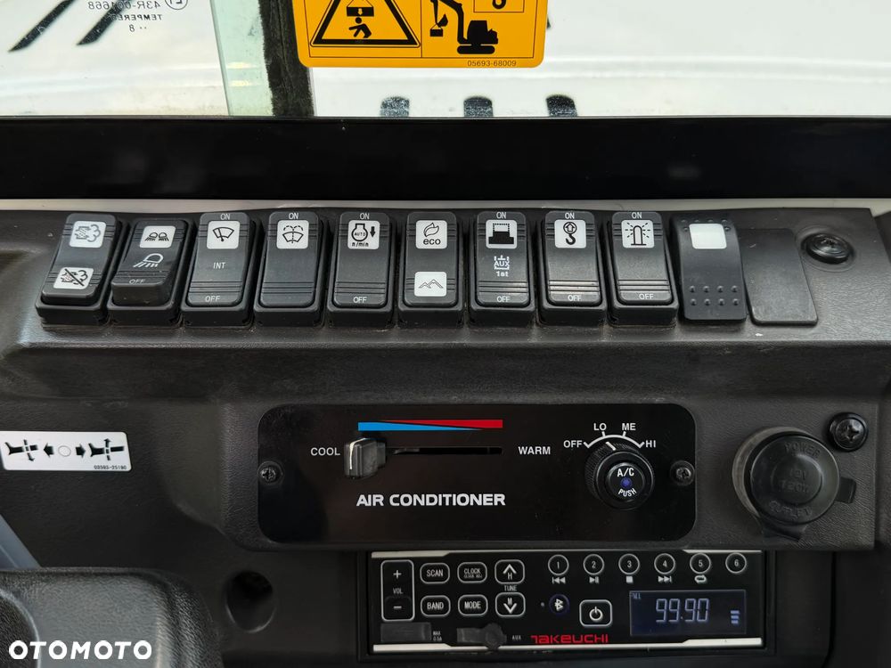 Takeuchi TB 260 Japońska Koparka Gąsienicowa 6 ton. Szybka maszyna i potężna moc. jak Nowa z Salonu 2020 rok. Niski Przebieg-2800mtg. KLIMATYZACJA. Nagłośnienie. Łyżka skarpowa oraz kopiąca. Szybko-złącze hydrauliczne. Yanmar silnik 4 cylindry! Maszyna z Norwegii. ani deka luzów i wycieków! OKAZJA Linia Hydr podwójna. Plus .Długie ramię PLUS. Oświetlenie LED dodatkowe. Zamki na tłokach. Wielka Okazja! Pełne sterowanie z dżojstików!! Aktualna DEKRA! - 9