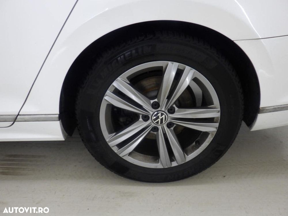 Volkswagen Passat - 13