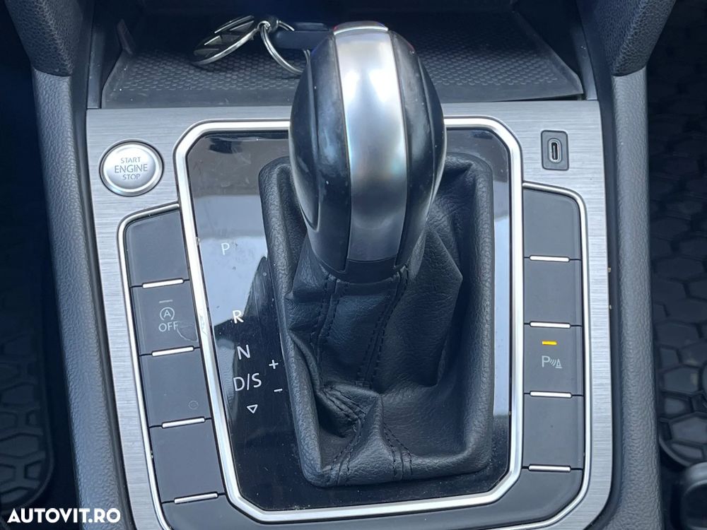 Volkswagen Passat Variant 2.0 TDI DSG Advance - 17