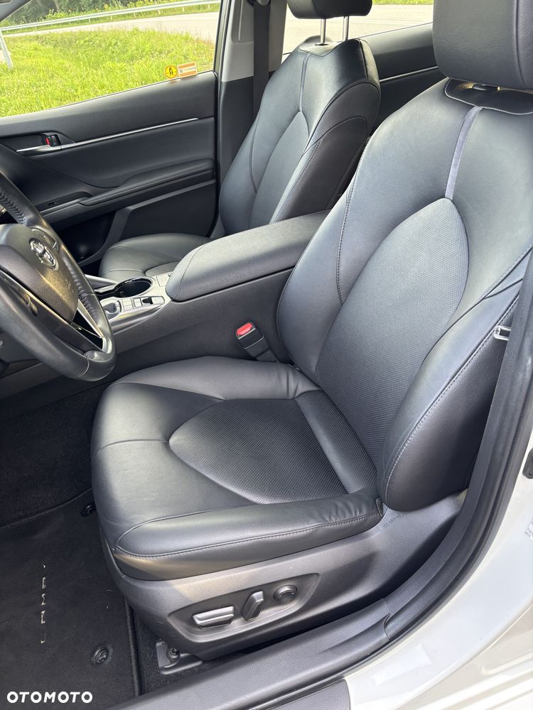 Toyota Camry 2.5 Hybrid Comfort CVT - 12