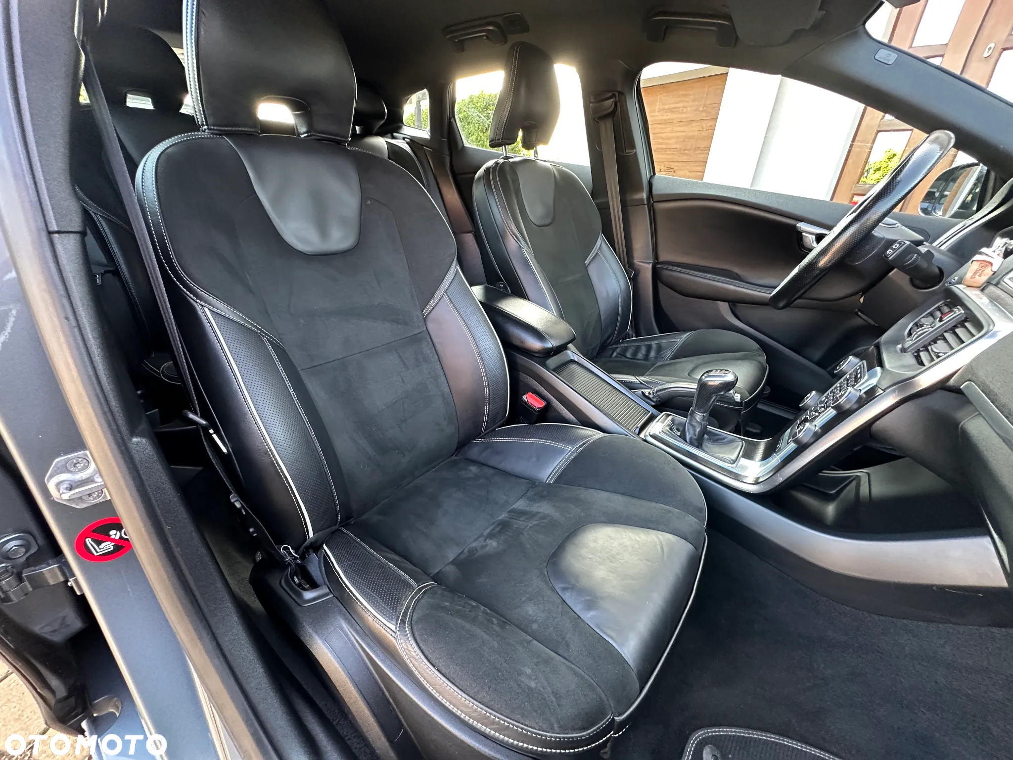 Volvo V40 D4 Drive-E R-Design Summum - 23