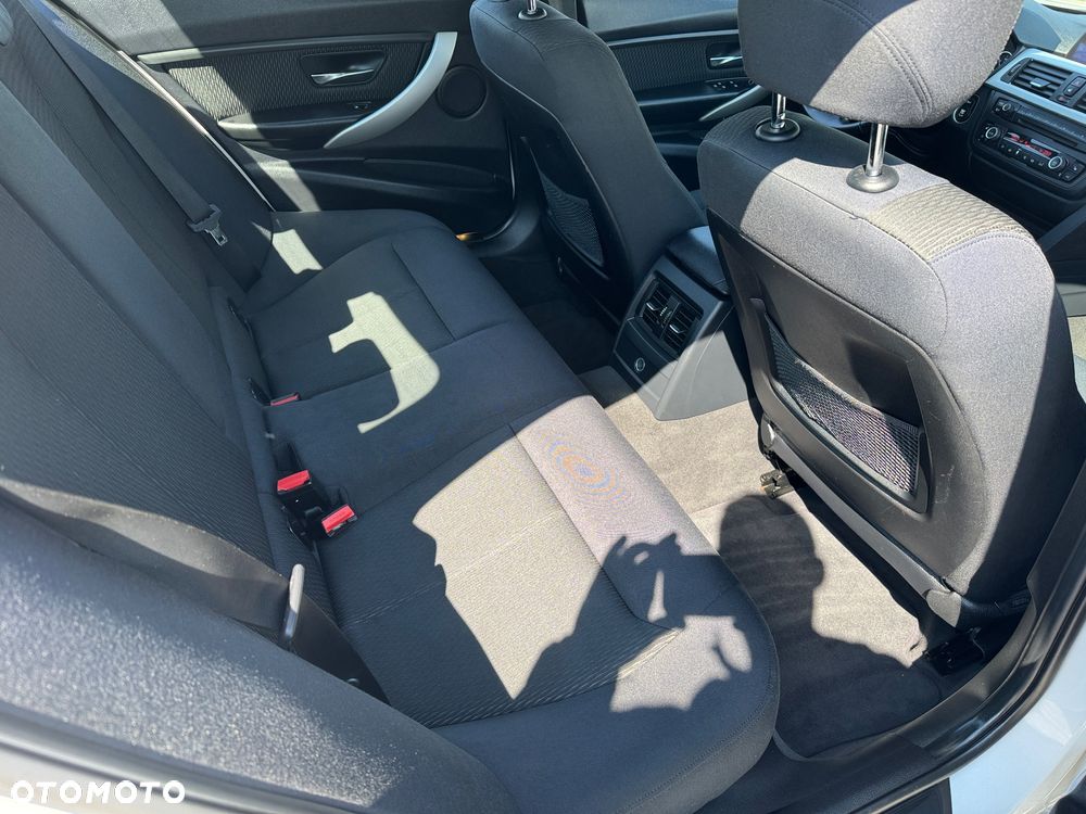 BMW Seria 3 318d DPF - 24