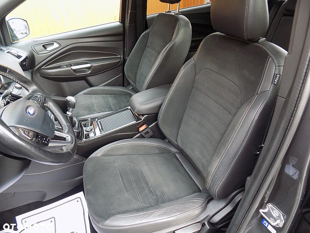 Ford Kuga 2.0 TDCi 2x4 ST-Line - 12