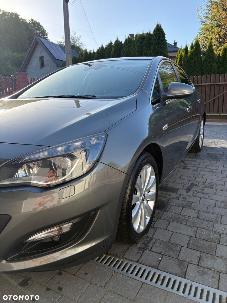 Opel Astra 1.4 T Executive - 3