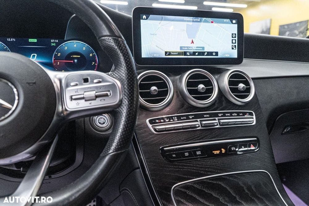 Mercedes-Benz GLC Coupe 300 4Matic 9G-TRONIC AMG Line Plus - 35