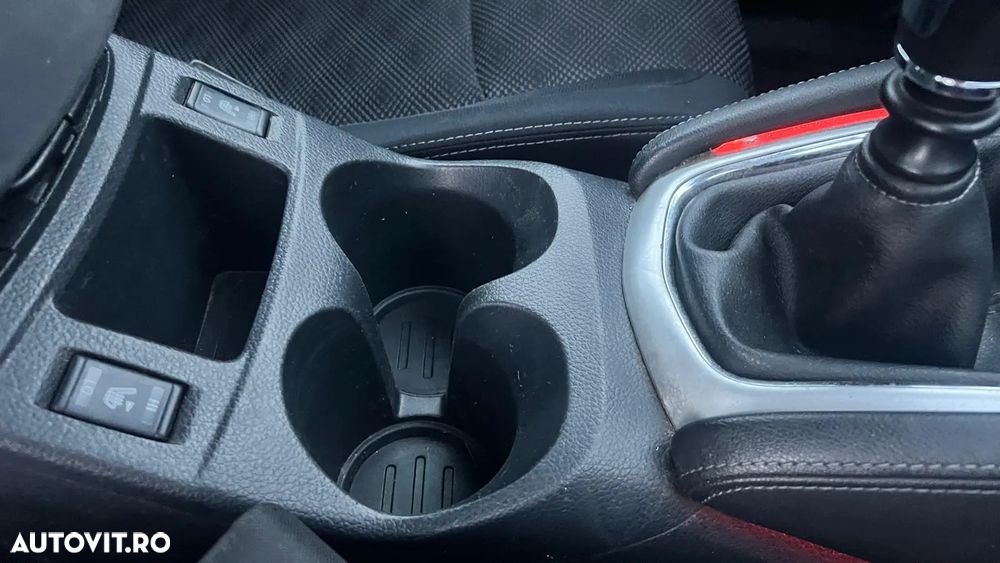 Nissan Qashqai 1.6 dCi DPF 4x4 Start/Stop acenta - 11