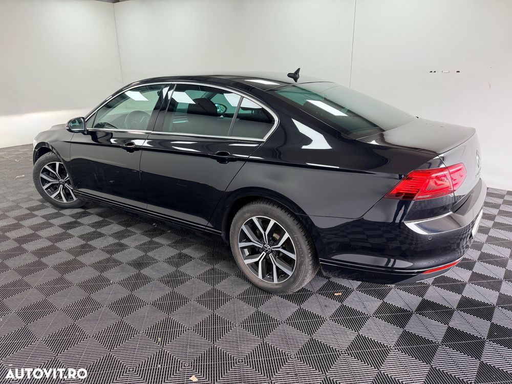 Volkswagen Passat 2.0 TDI DSG Highline - 24