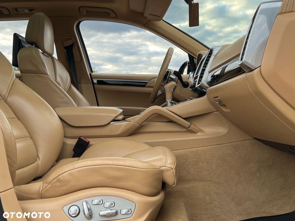 Porsche Cayenne Diesel Platinum Edition - 38
