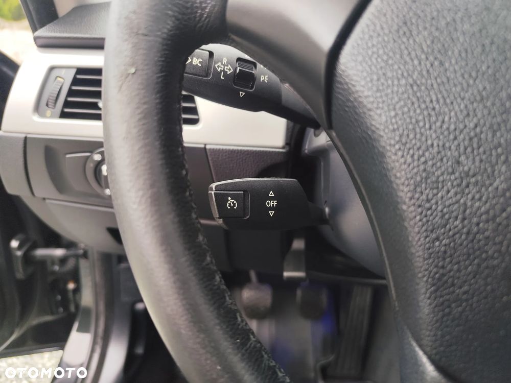 BMW Seria 3 318i - 37