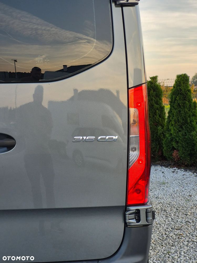 Mercedes-Benz Sprinter - 16