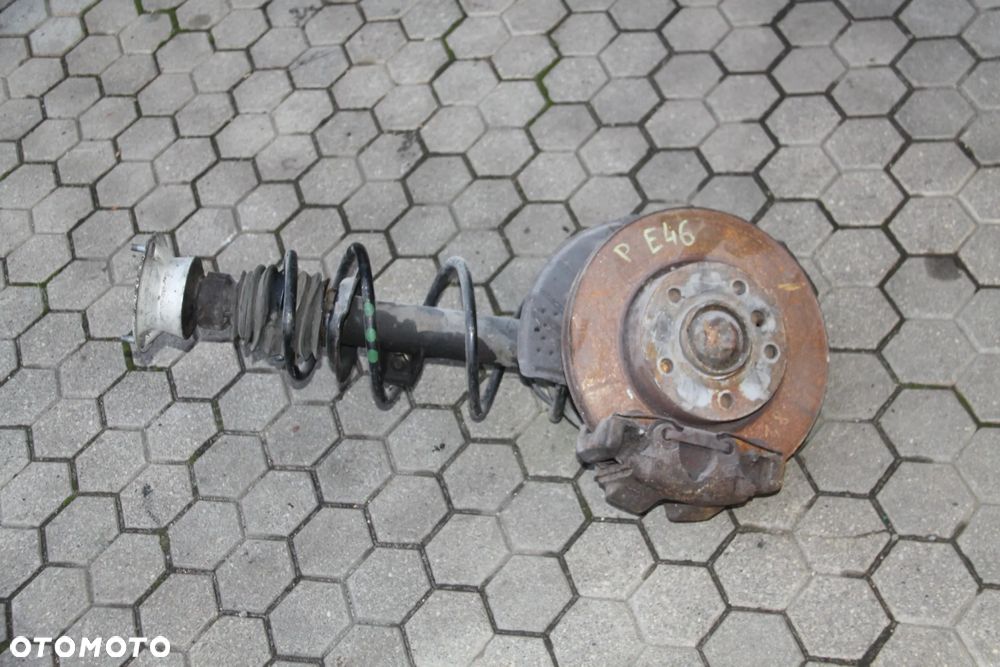 Mcperson Zwrotnica  Prawa  Przód  BMW E46 BENZYNA