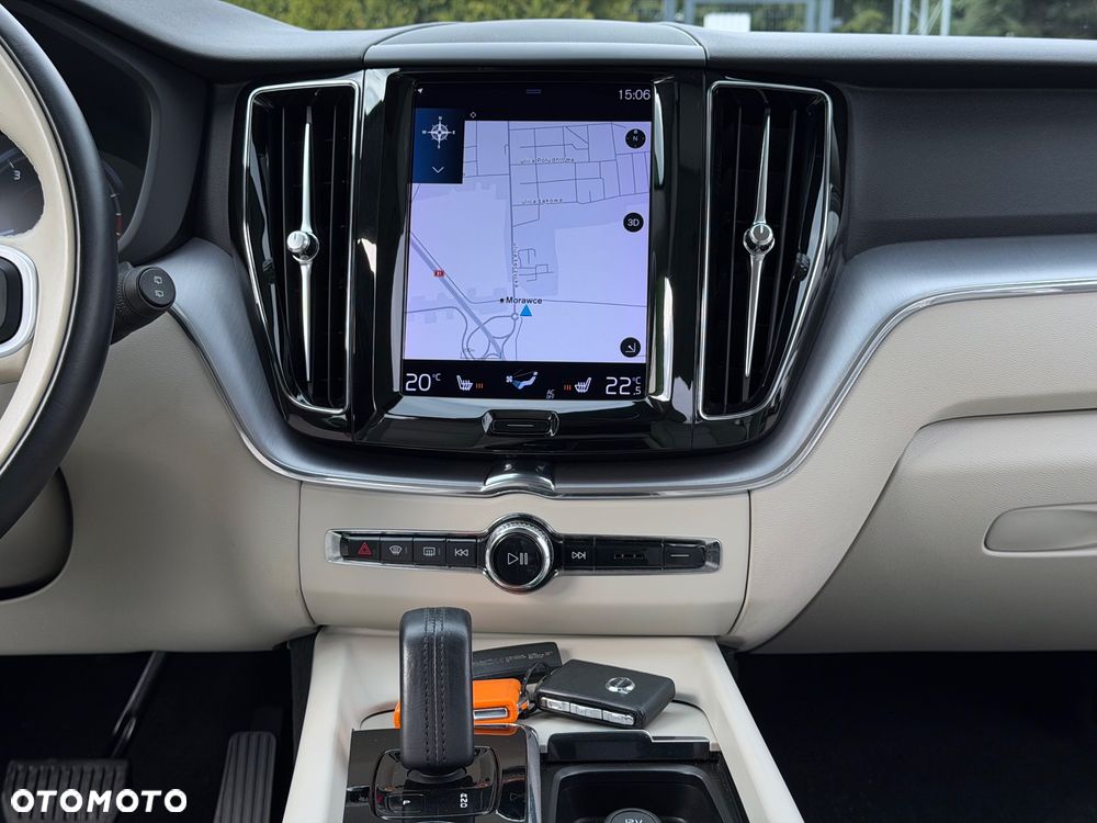 Volvo XC 60 B5 B Geartronic Momentum Pro - 24