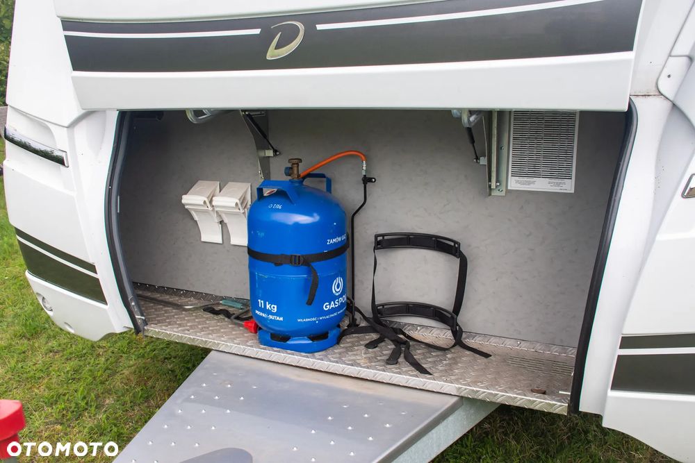 Dethleffs 730FKR Camper - 17