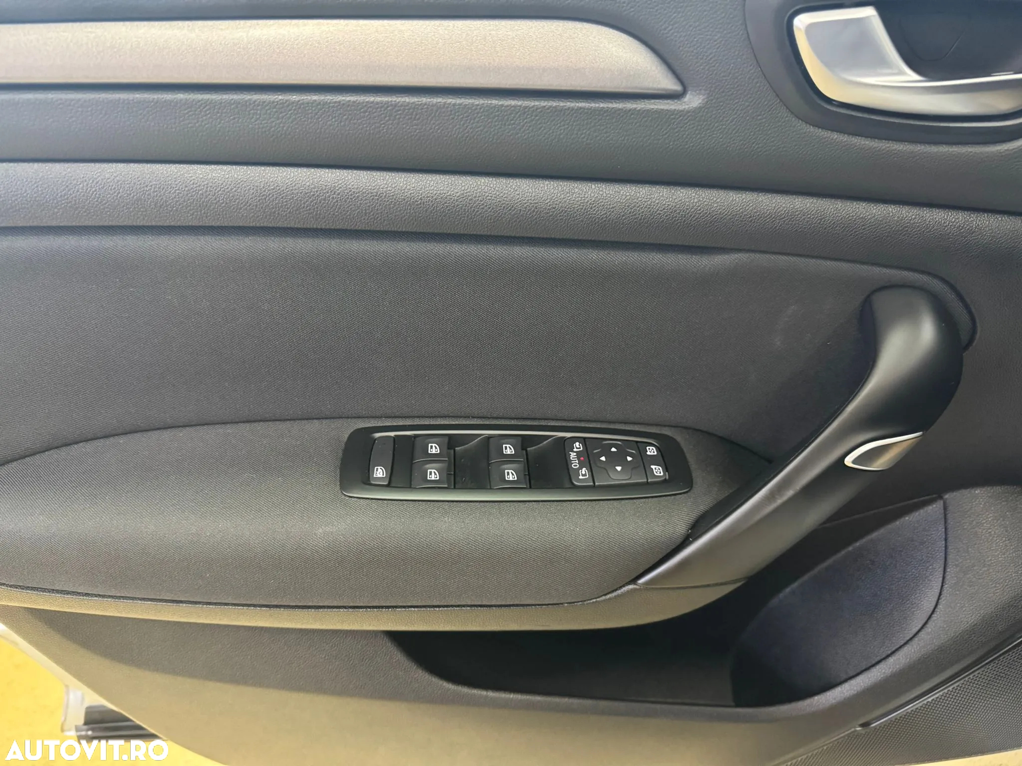 Renault Megane Grandtour E-TECH Plug-in 160 BUSINESS EDITION - 13