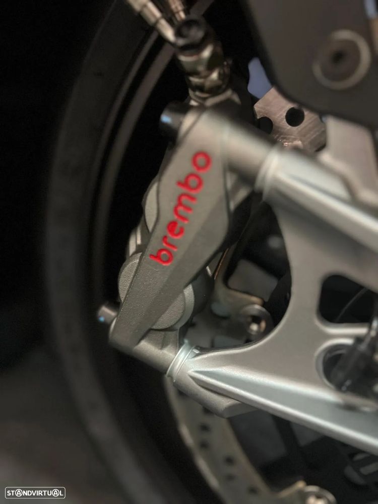 Aprilia RSV 4 FACTORY 2025 - 23