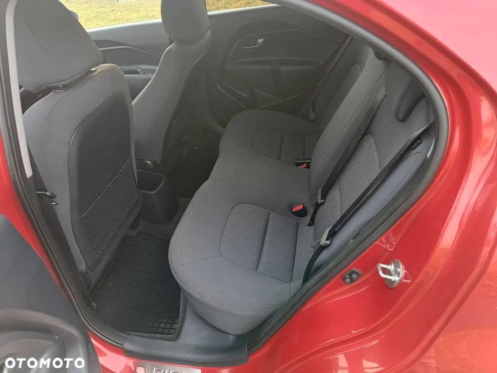 Kia Rio 1.4 L - 8