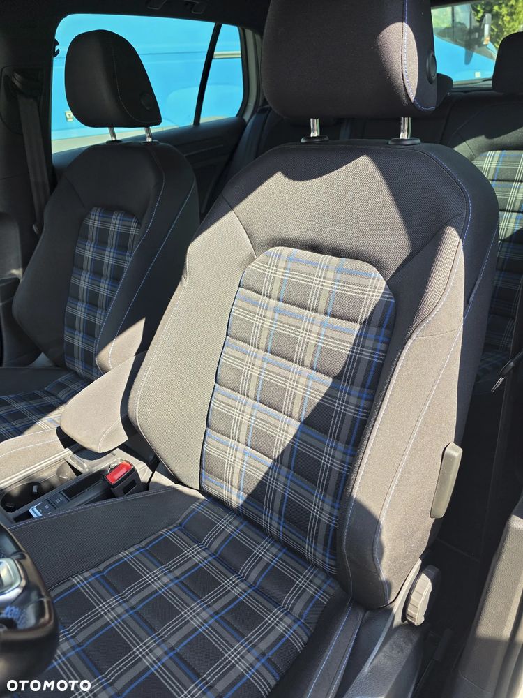 Volkswagen Golf - 29