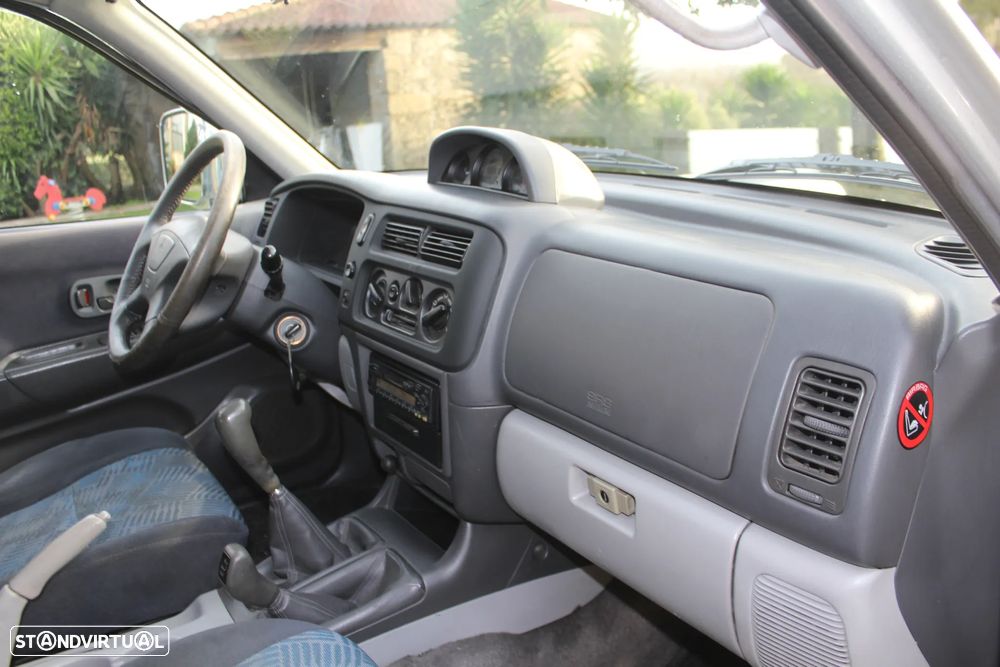 Mitsubishi Pajero Sport 2.5 TD GLS - 20