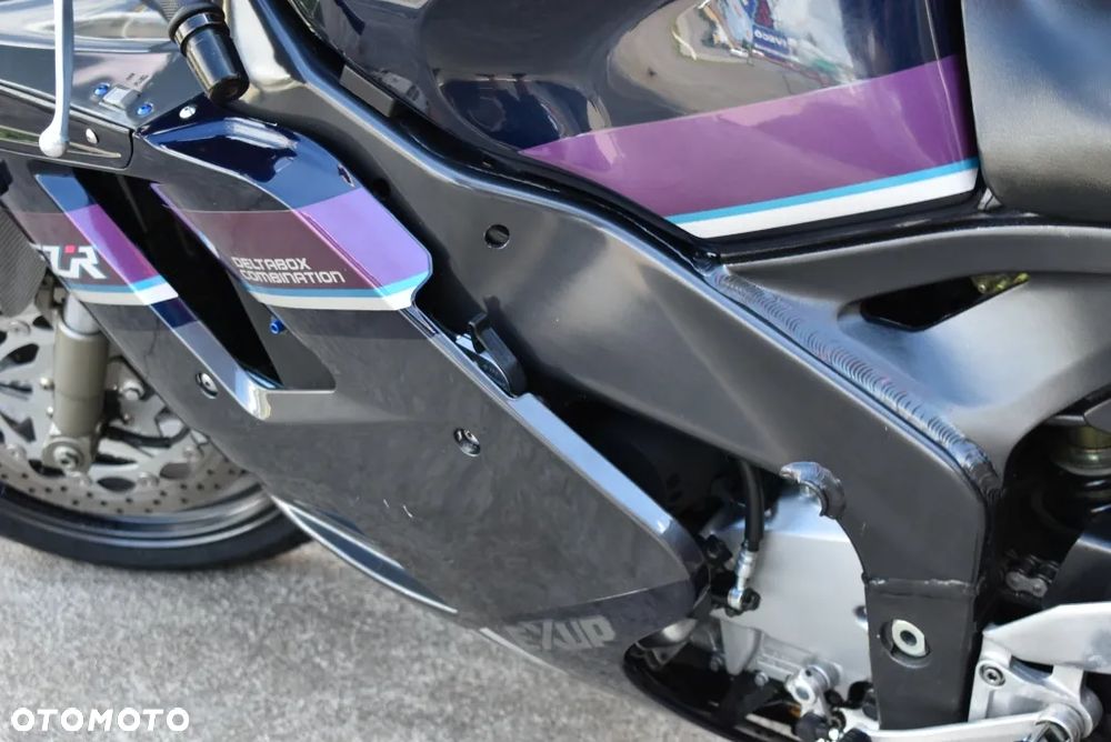 Yamaha FZR - 19