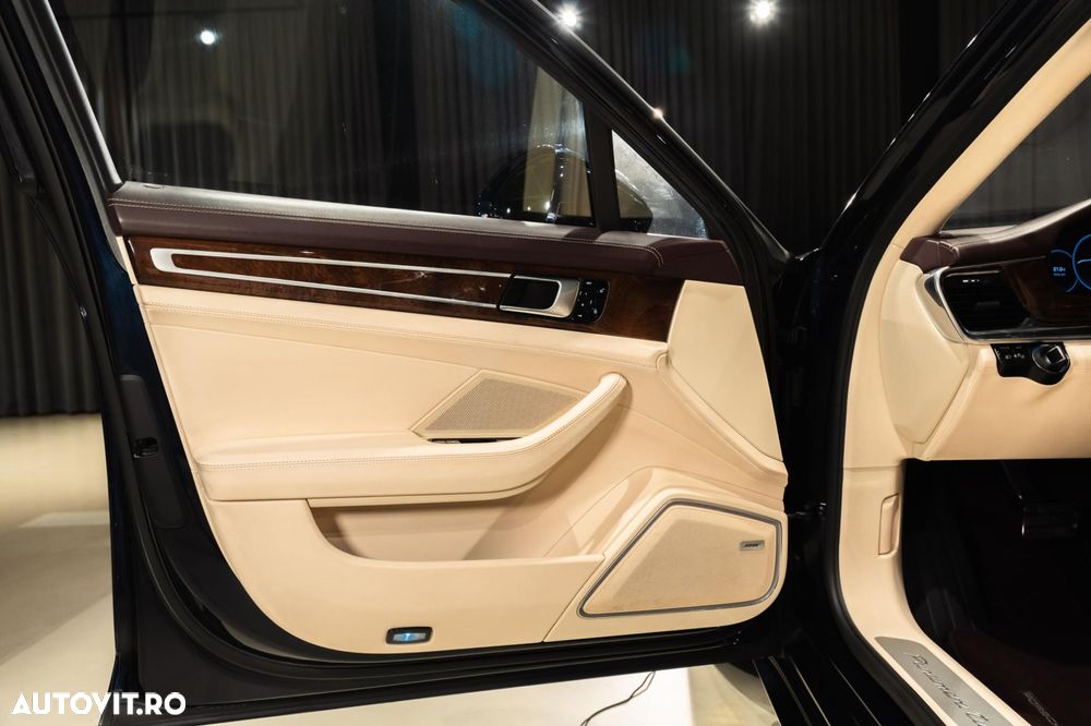 Porsche Panamera - 24
