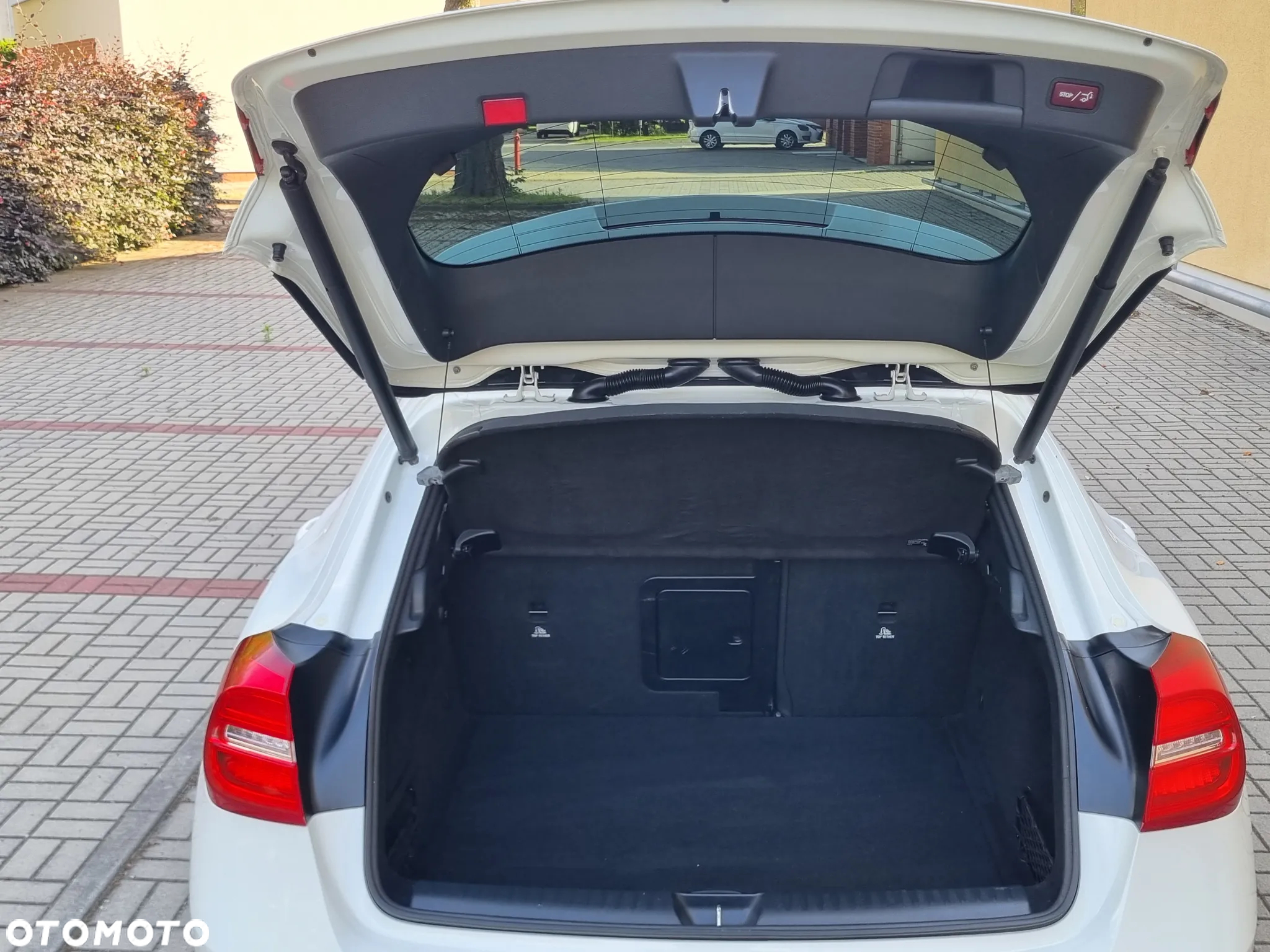 Mercedes-Benz GLA 250 7G-DCT Urban - 40