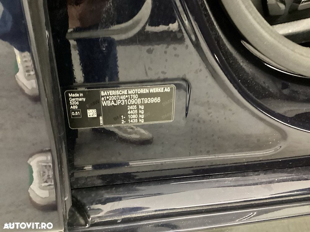 BMW Seria 5 520d AT - 12