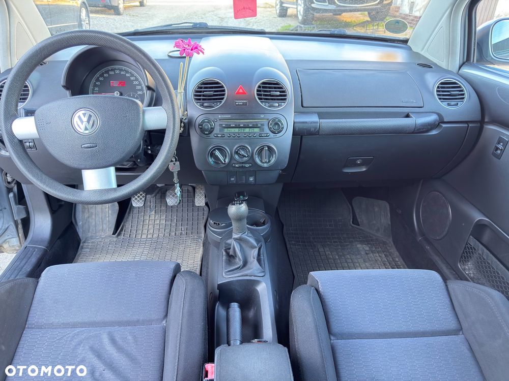 Volkswagen New Beetle - 12