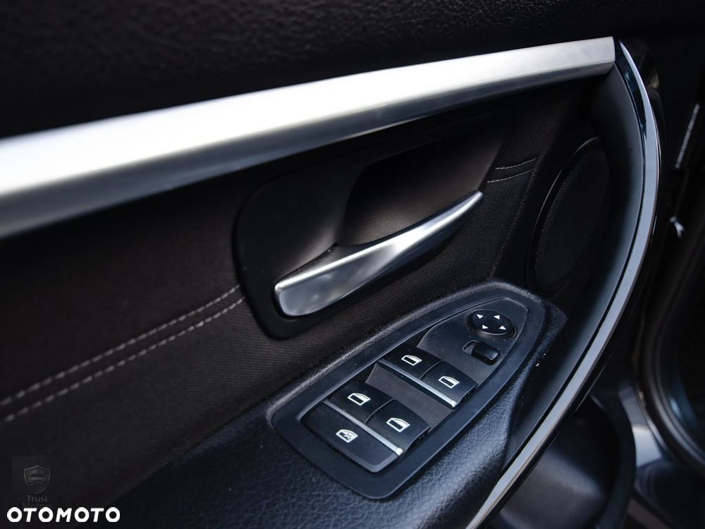 BMW Seria 3 320d Sport Line Shadow sport - 26