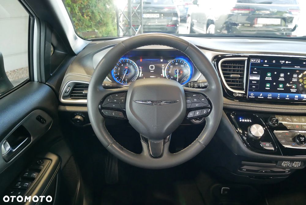 Chrysler Pacifica - 19
