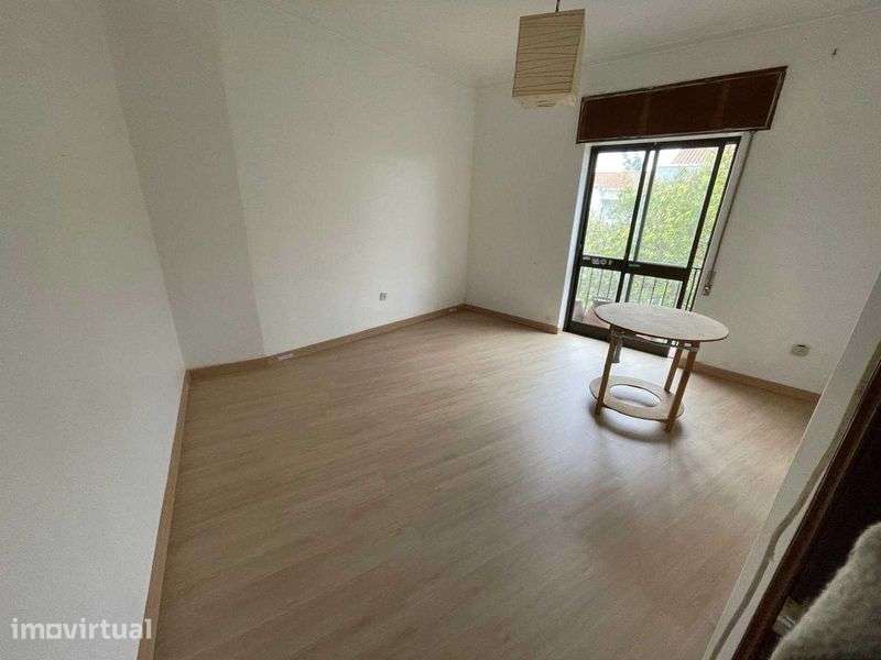 Apartamento T3 em frente à Mário Beirão para arrendamento - Grande imagem: 2/8