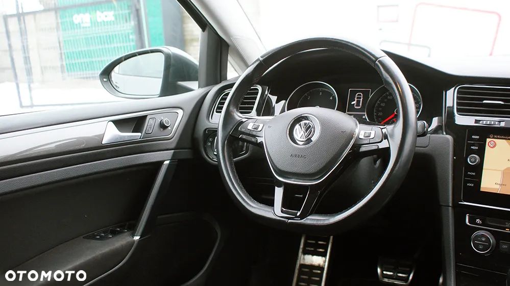 Volkswagen Golf - 10