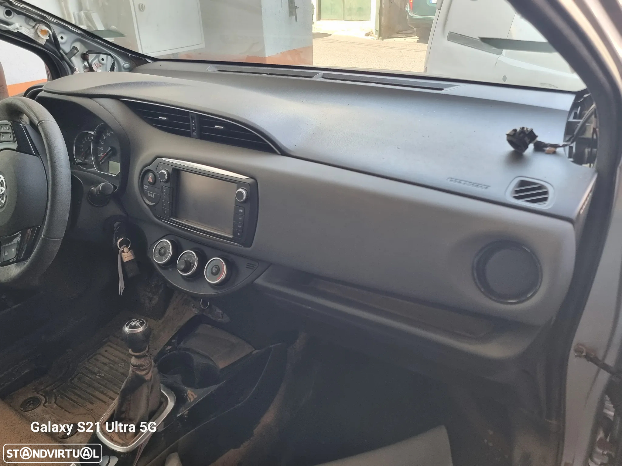 TOYOTA YARIS (P13)  1.3 de 2015 para peças - 4