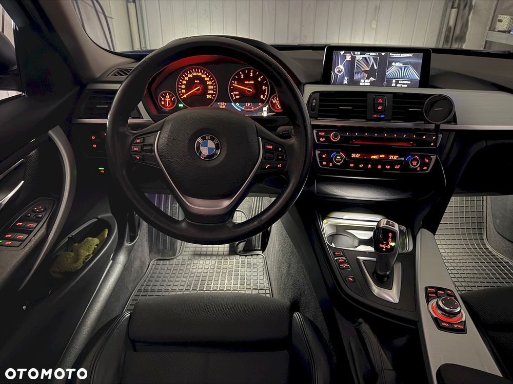 BMW Seria 3 318d Modern Line - 36