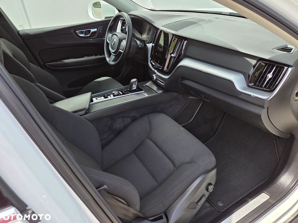 Volvo XC 60 B4 D AWD Geartronic Momentum - 32