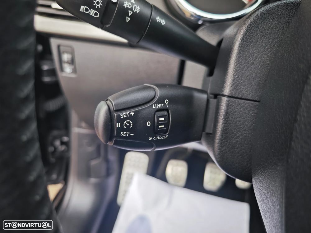 Peugeot 207 1.4 16V SE Sportium - 16