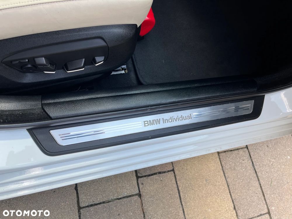 BMW Seria 5 525d xDrive - 14