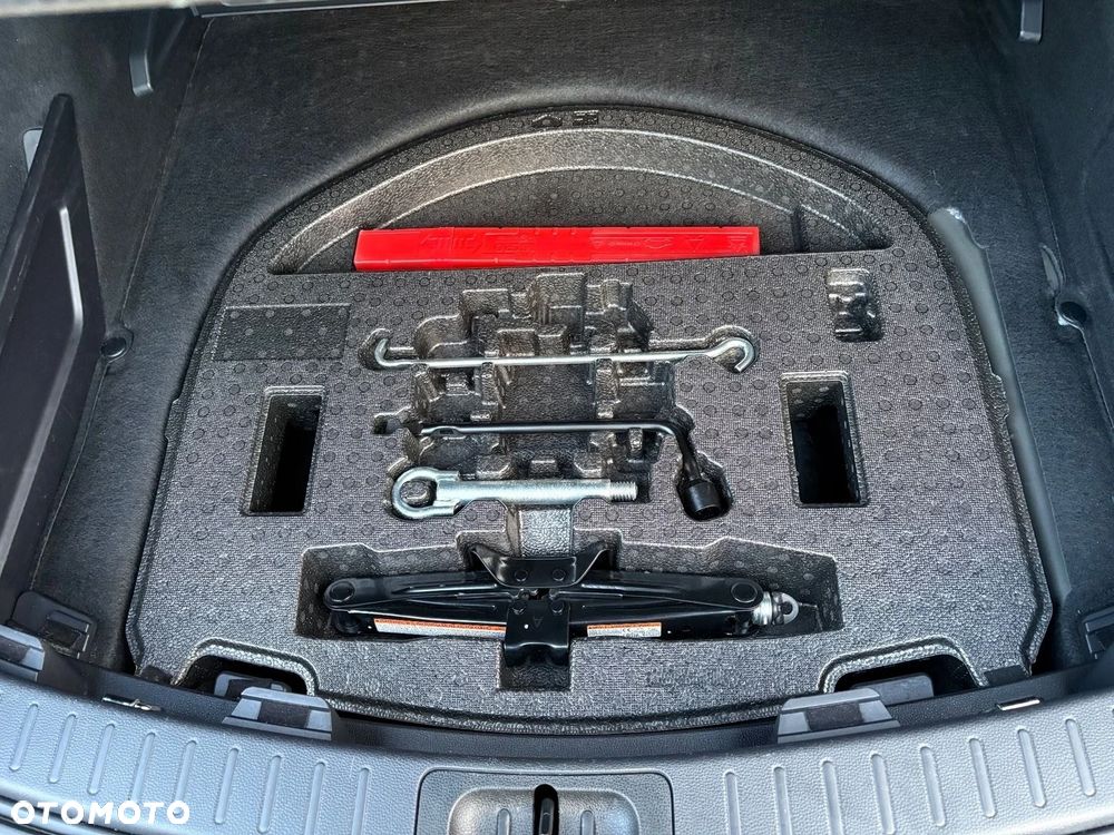 Toyota Corolla 2.0 Hybrid Style - 12