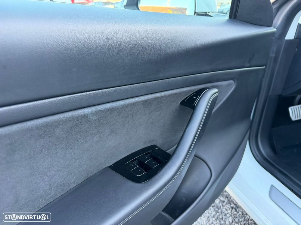 Tesla Model 3 Performance Dual Motor AWD - 33